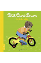 Petit ours brun fait du vélo